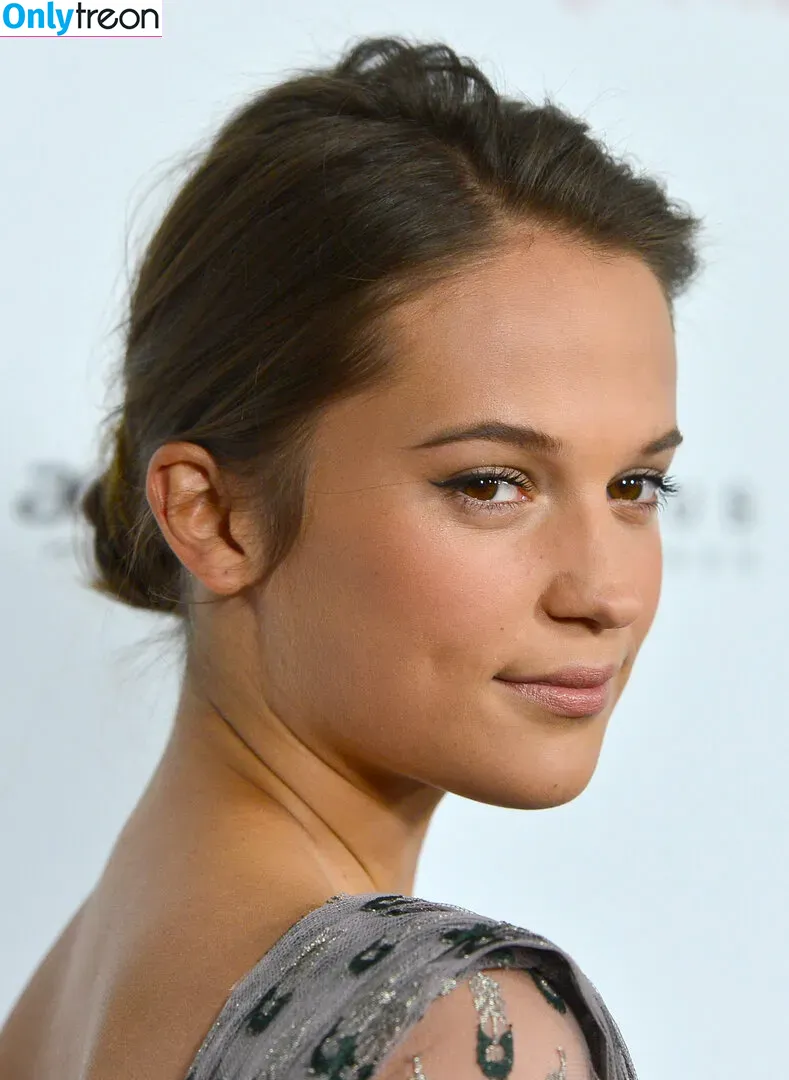 Alicia Vikander голая photo #0028 (aliciavikanderdaily)