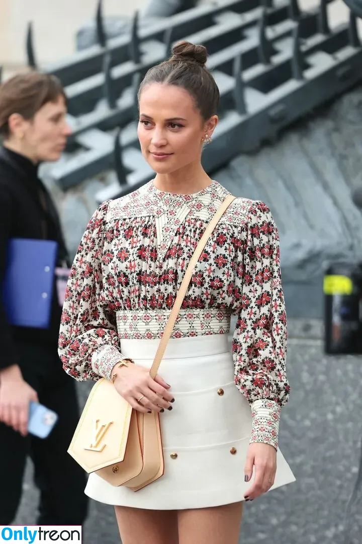 Alicia Vikander голая photo #0060 (aliciavikanderdaily)