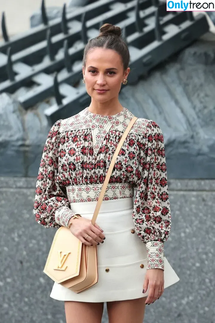 Alicia Vikander голая photo #0061 (aliciavikanderdaily)