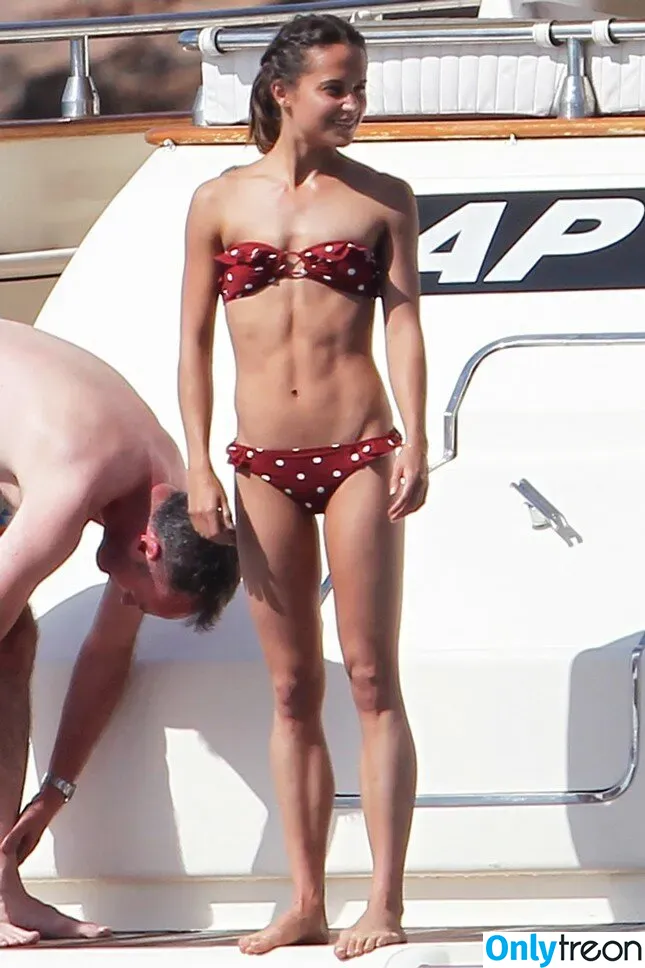 Alicia Vikander голая photo #0110 (aliciavikanderdaily)