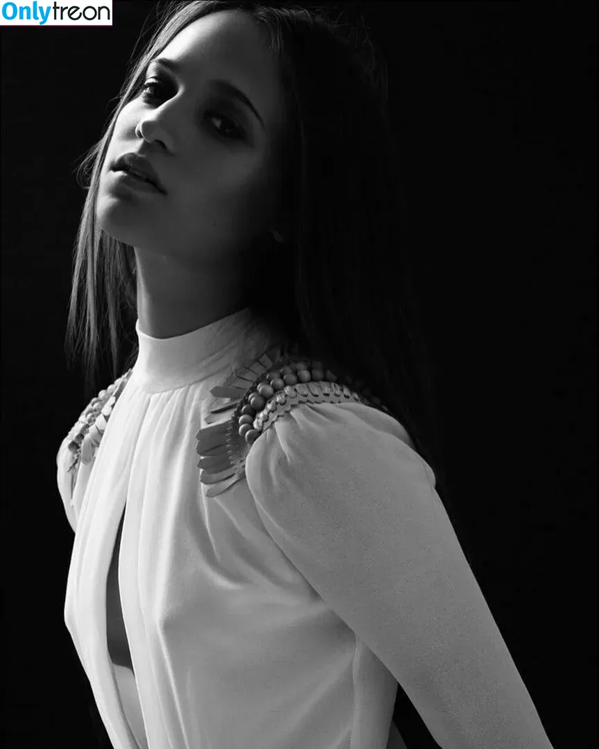 Alicia Vikander голая photo #0148 (aliciavikanderdaily)