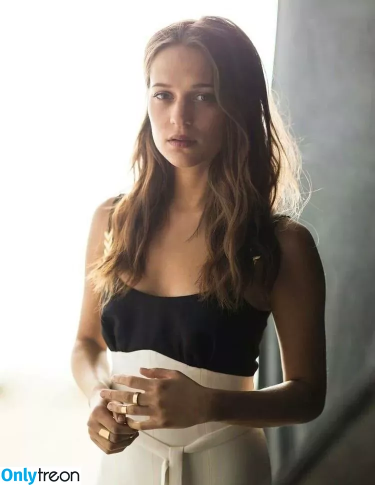 Alicia Vikander голая photo #0265 (aliciavikanderdaily)