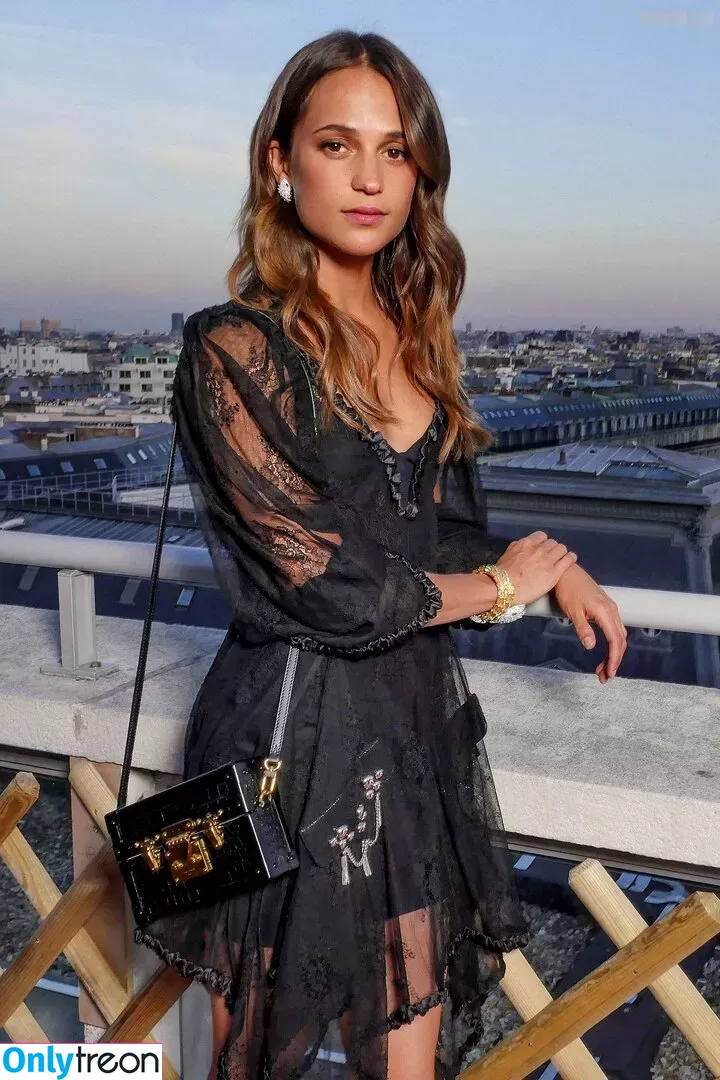 Alicia Vikander голая photo #0283 (aliciavikanderdaily)