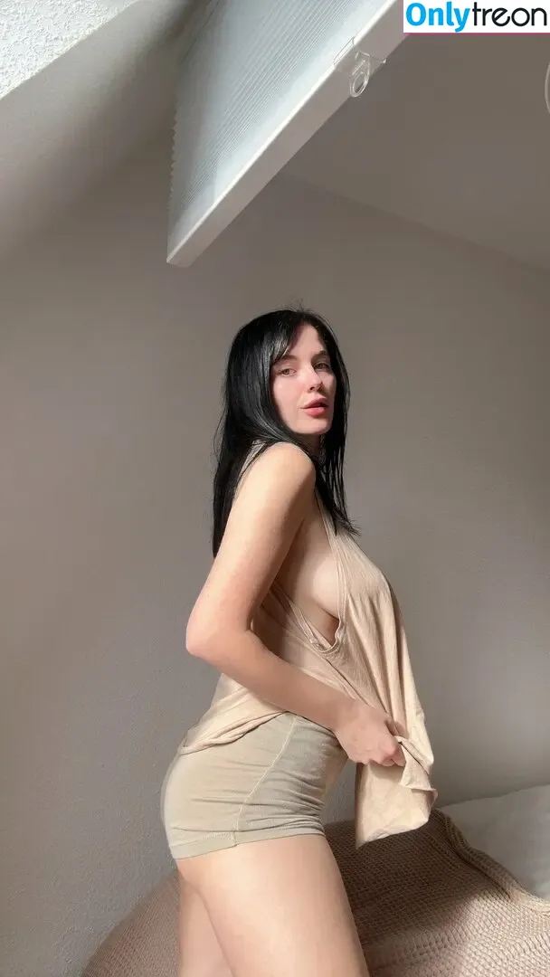 aliebloom nude photo #0100 (avocado_allie)