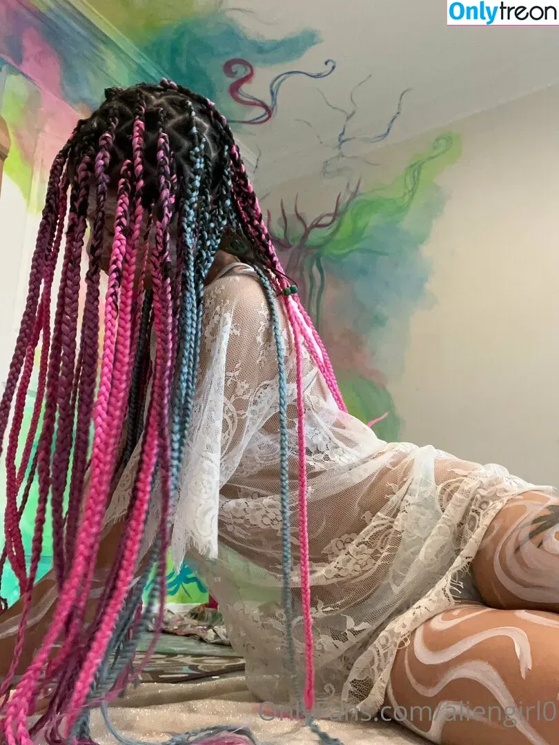 aliengirl0 nude photo #0001 (alien girl / talyeh_galvez)