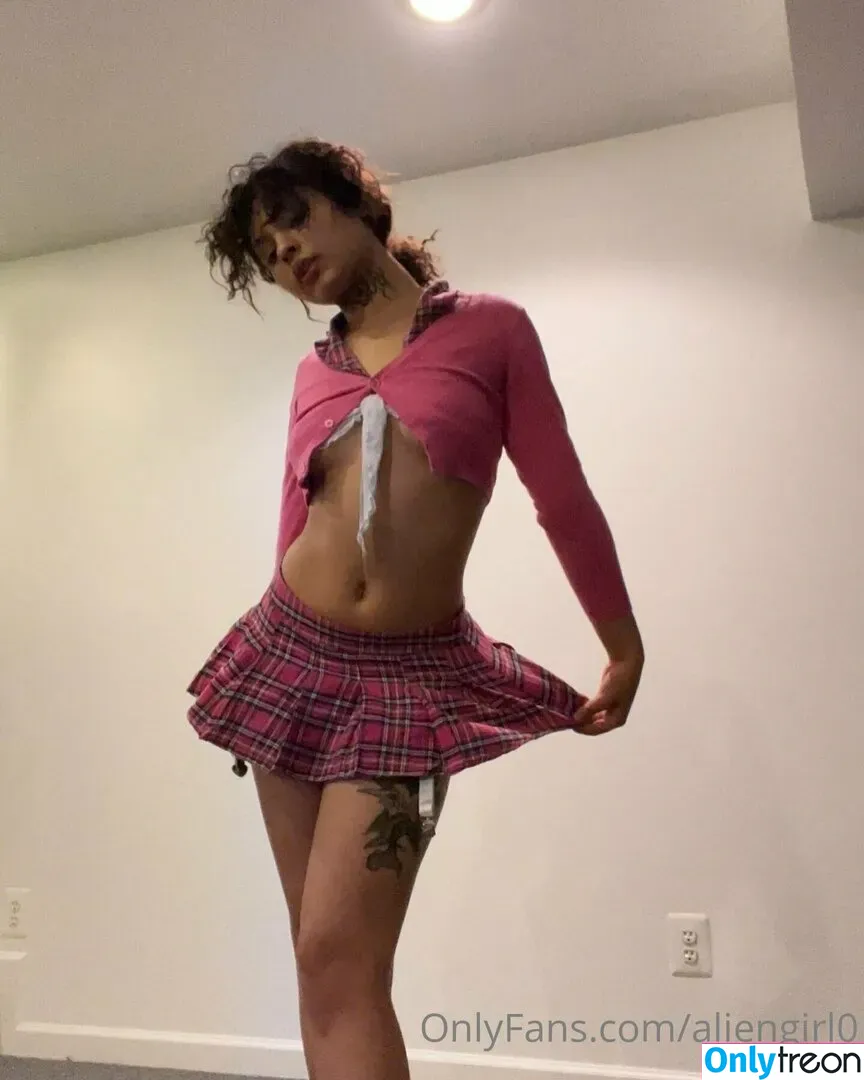 aliengirl0 nude photo #0034 (alien girl / talyeh_galvez)
