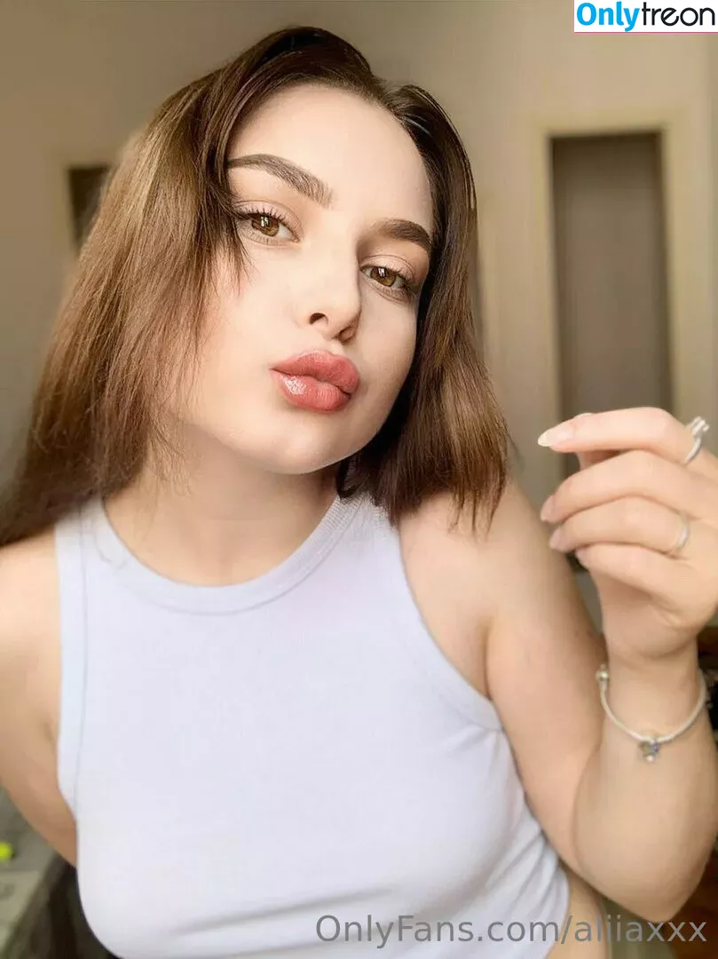 aliiaxxx nude photo #0017 (alixxania)