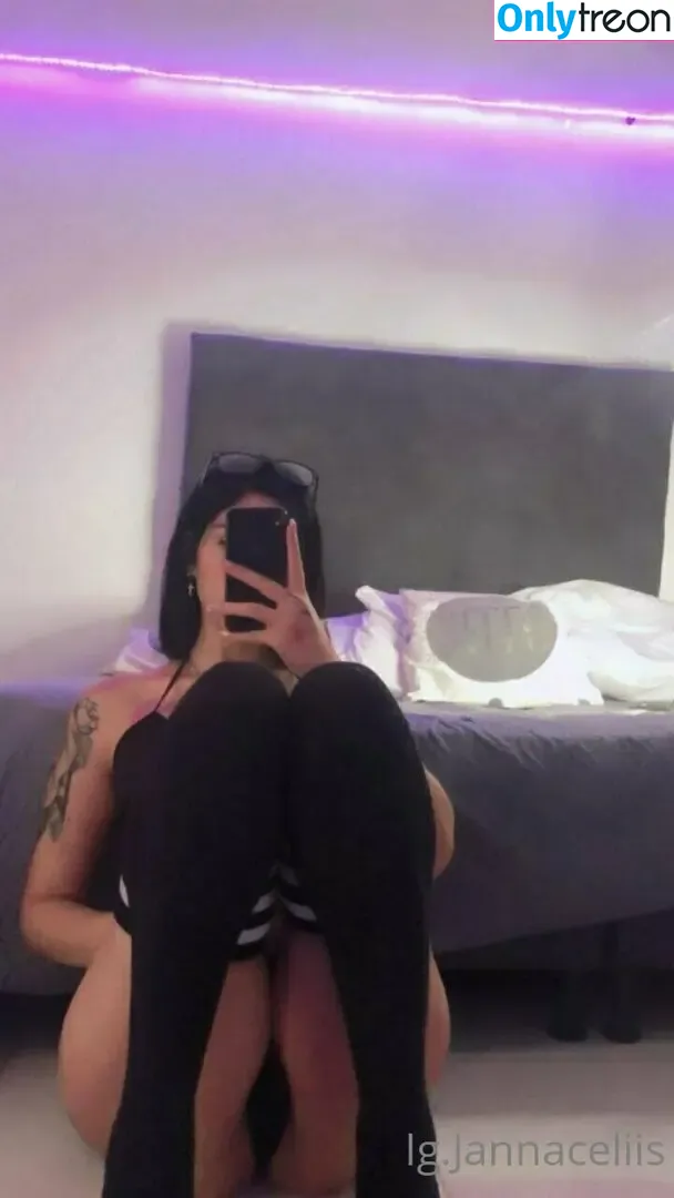 alinacollins nude photo #0026 (its.alinacollins)