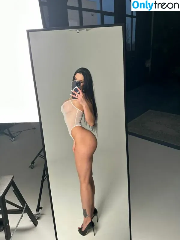 alinajimmychoo nude photo #0071 (alinajimmychoo)
