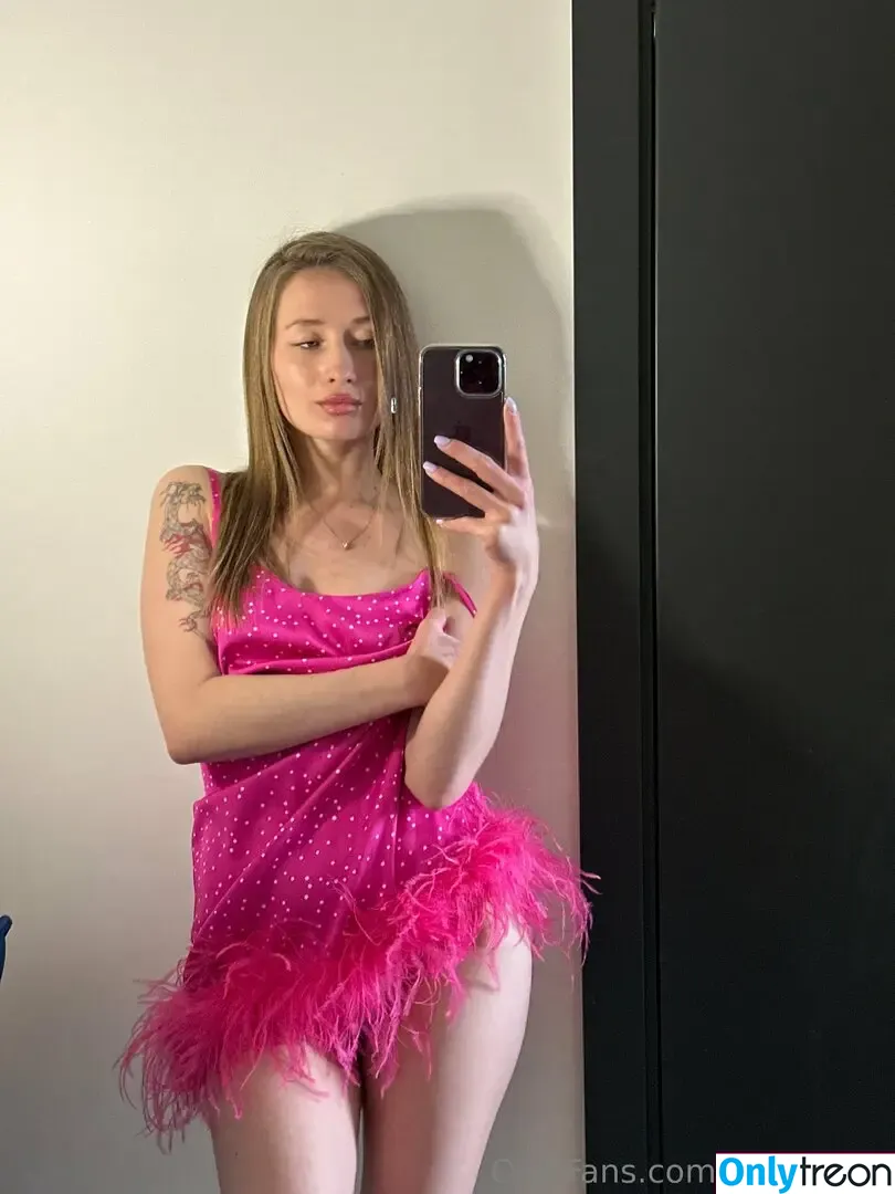 alinatomioka nude photo #0013 (alinatomo)