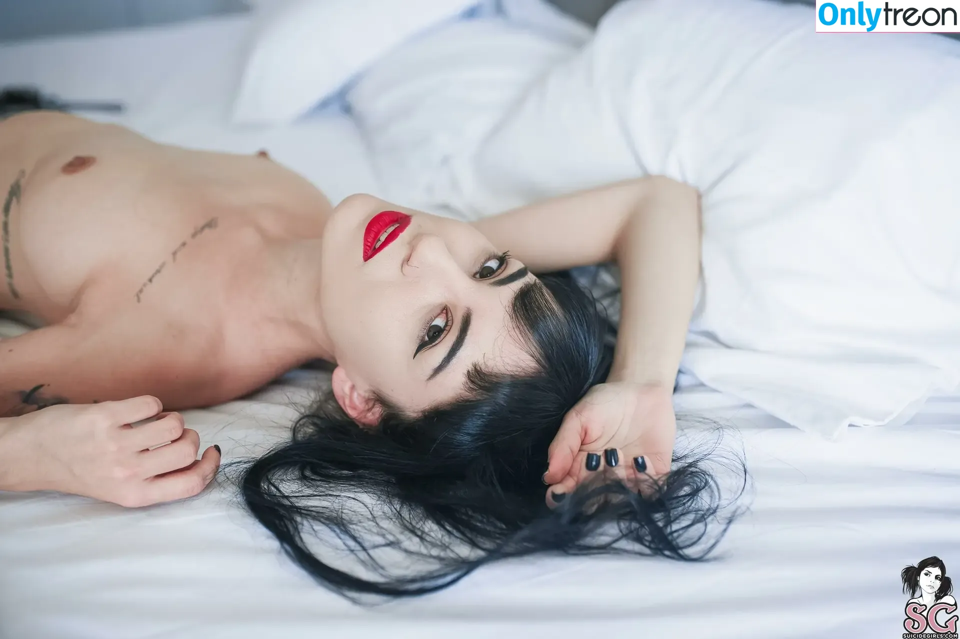 alineem nude photo #0144 (alineem_)