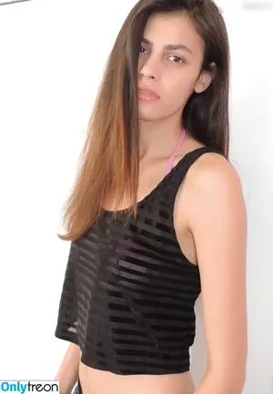 Alisar Ailabouni / alisarailabouni nude photo #0088
