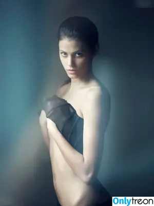 Alisar Ailabouni / alisarailabouni nude photo #0103