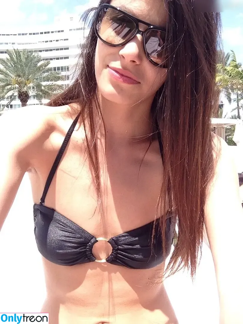 Alisar Ailabouni nude photo #0040 (alisarailabouni)