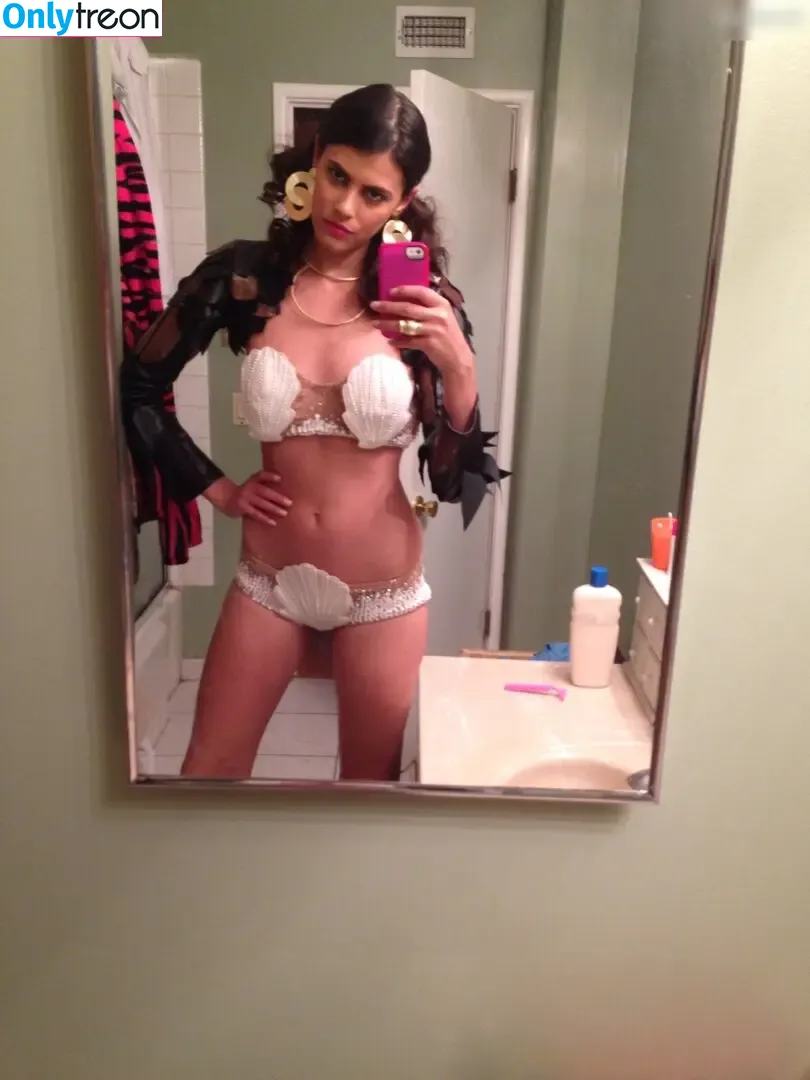 Alisar Ailabouni nude photo #0098 (alisarailabouni)