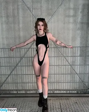Alisea Löffler / unregierbar nude photo #0003