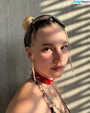 Alisea Löffler / unregierbar nude photo #0009