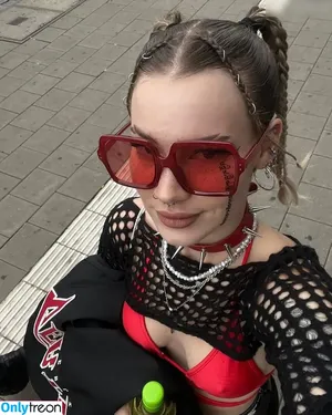 Alisea Löffler / unregierbar nude photo #0017