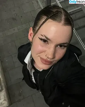 Alisea Löffler / unregierbar nude photo #0019