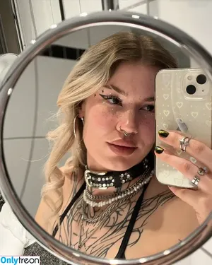 Alisea Löffler / unregierbar nude photo #0071
