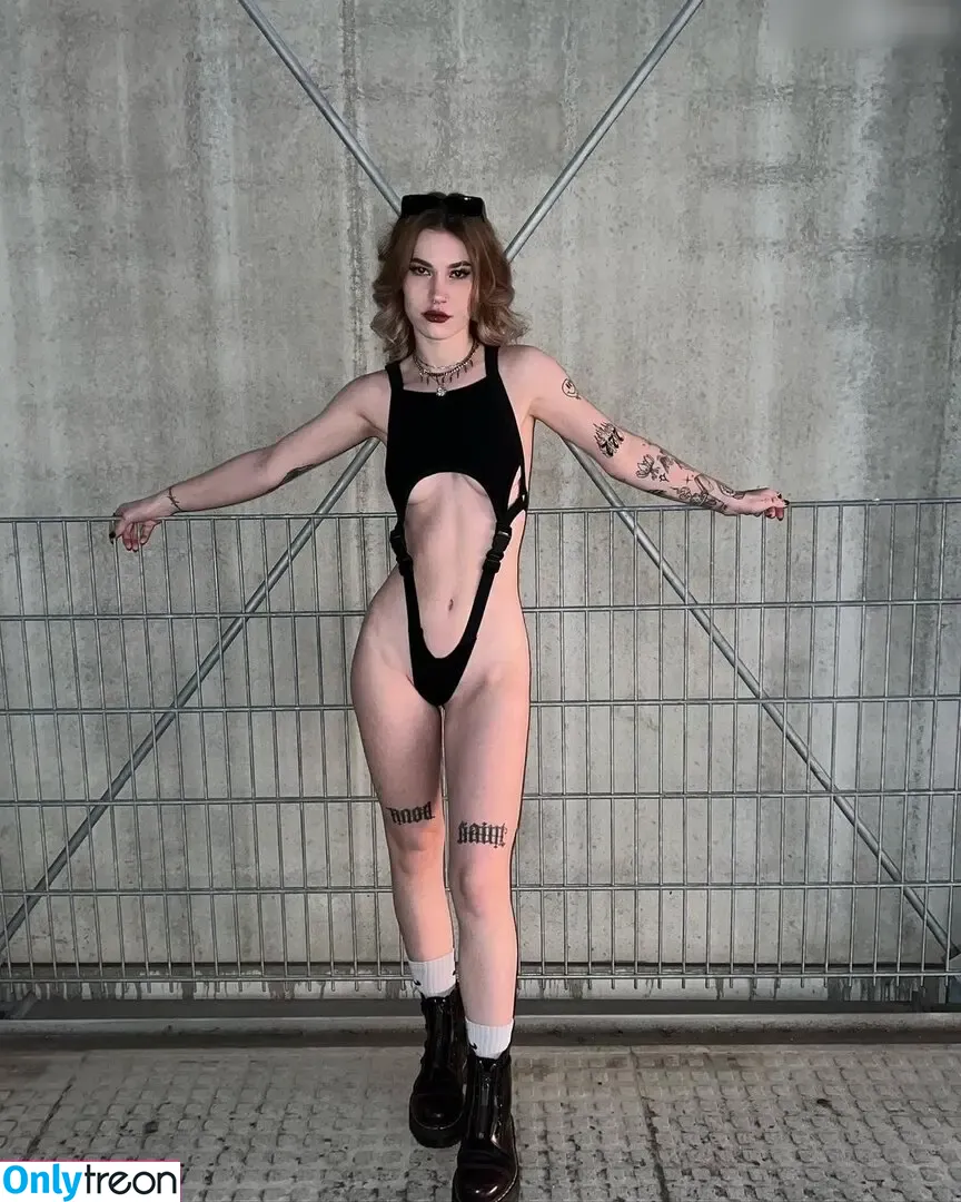 Alisea Löffler голая photo #0003 (unregierbar)