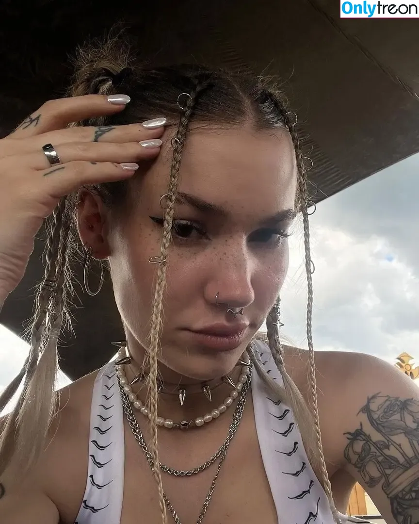 Alisea Löffler nude photo #0015 (unregierbar)