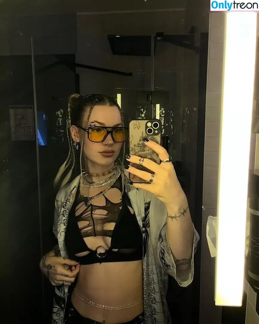 Alisea Löffler nude photo #0026 (unregierbar)