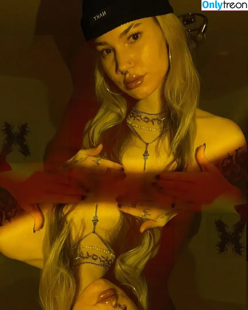 Alisea Löffler nude photo #0037 (unregierbar)