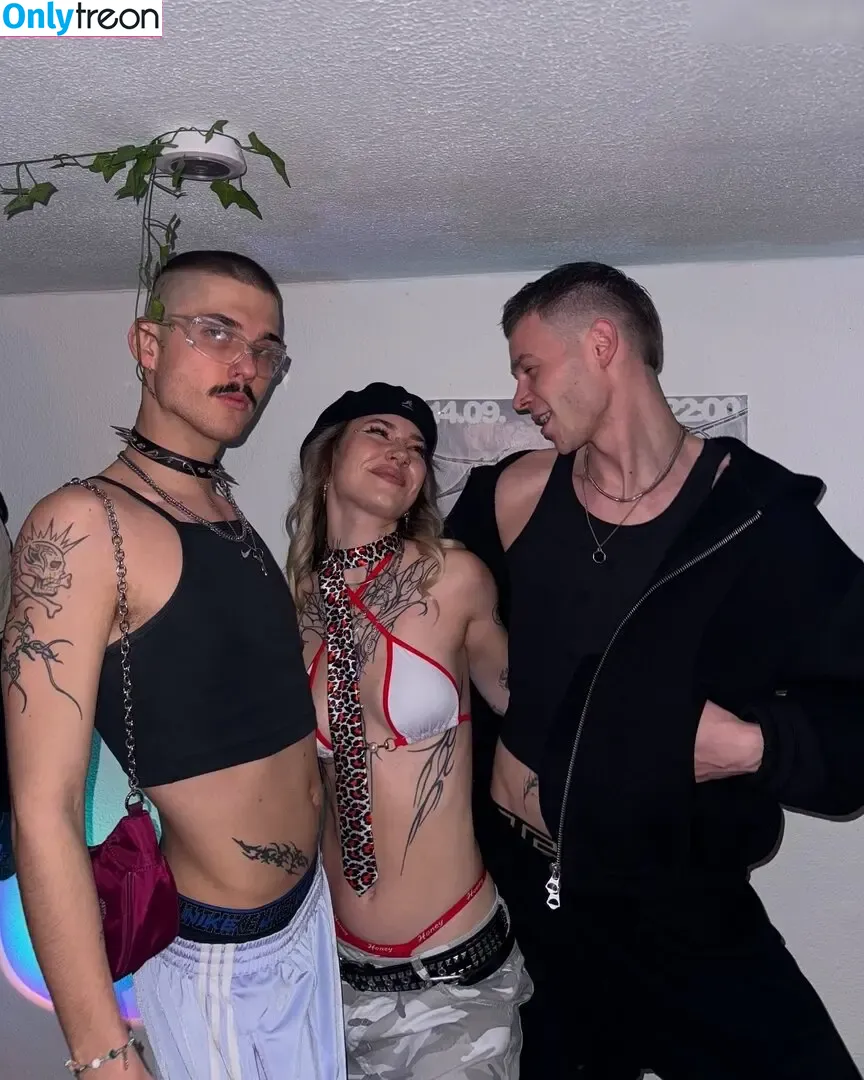 Alisea Löffler голая photo #0058 (unregierbar)