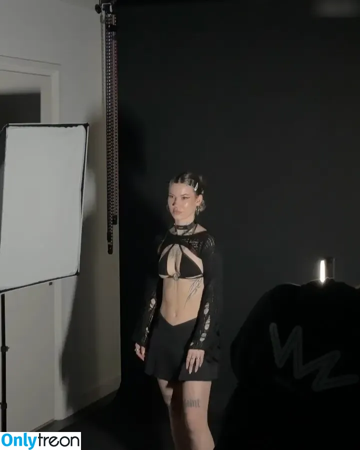 Alisea Löffler nude photo #0064 (unregierbar)