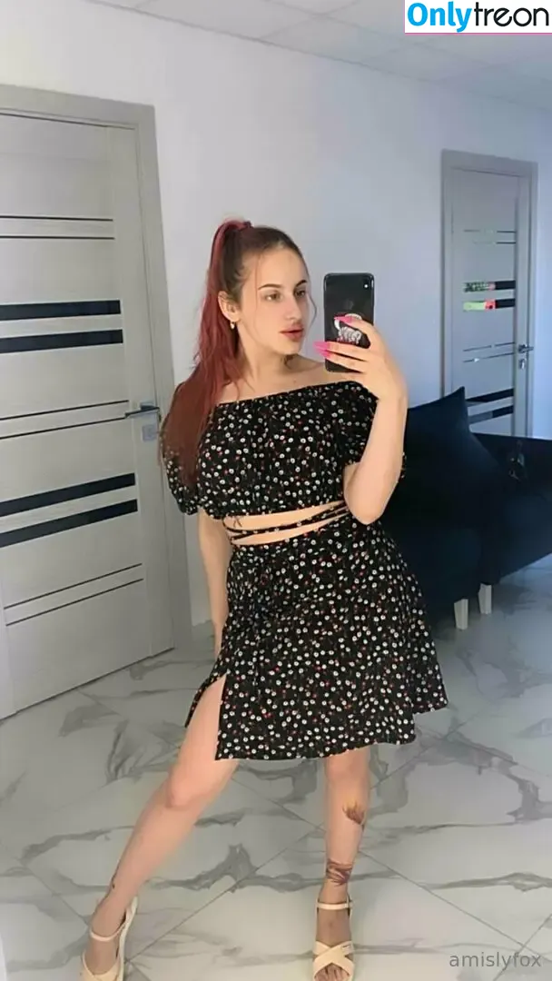 alislyfox nude photo #0014 (alilolfox)