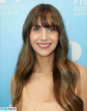 Alison Brie / alisonbrie фото голая #1196
