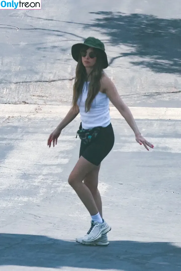 Alison Brie голая photo #1115 (alisonbrie)
