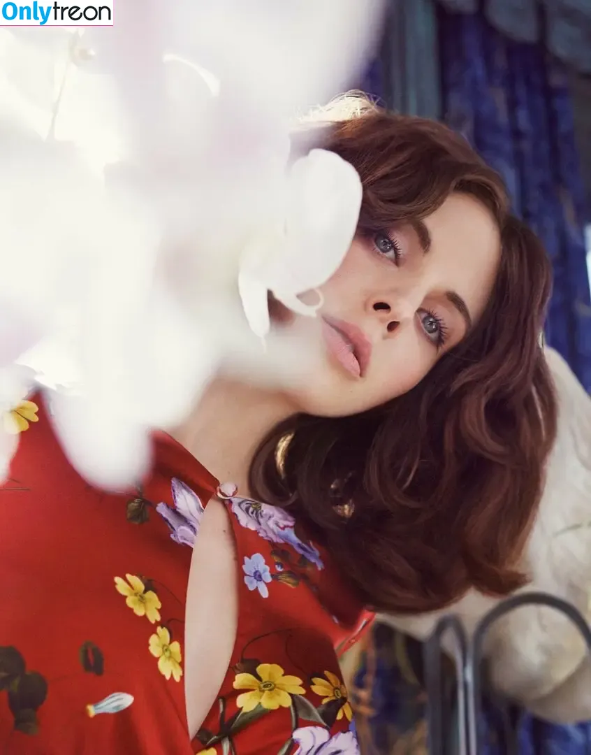 Alison Brie nude photo #1478 (alisonbrie)