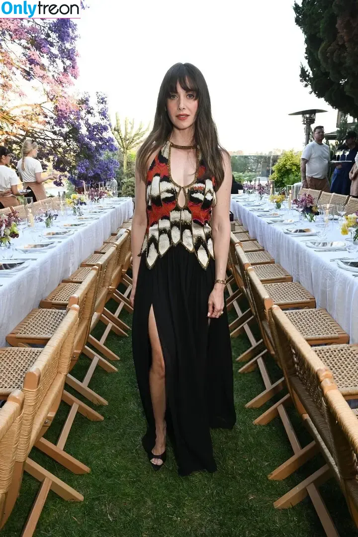 Alison Brie голая photo #1520 (alisonbrie)