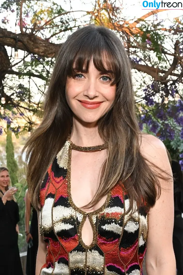 Alison Brie голая photo #1524 (alisonbrie)