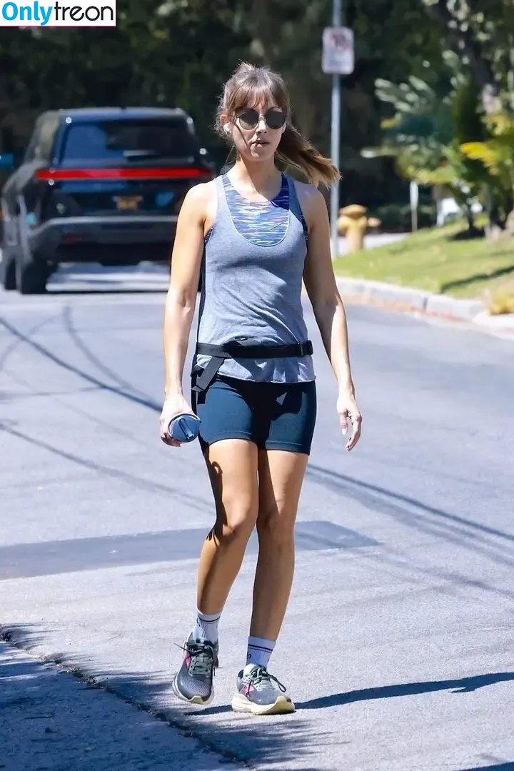 Alison Brie nude photo #1829 (alisonbrie)
