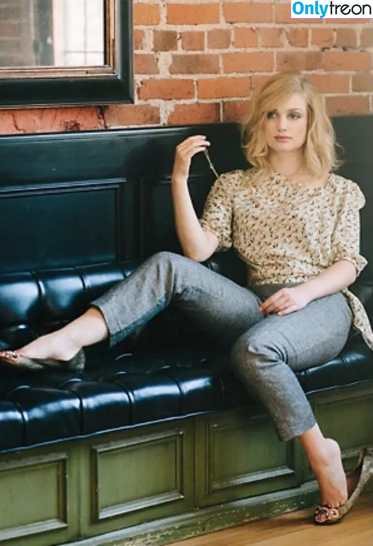 Alison Sudol голая photo #0004 (alisonsudol)