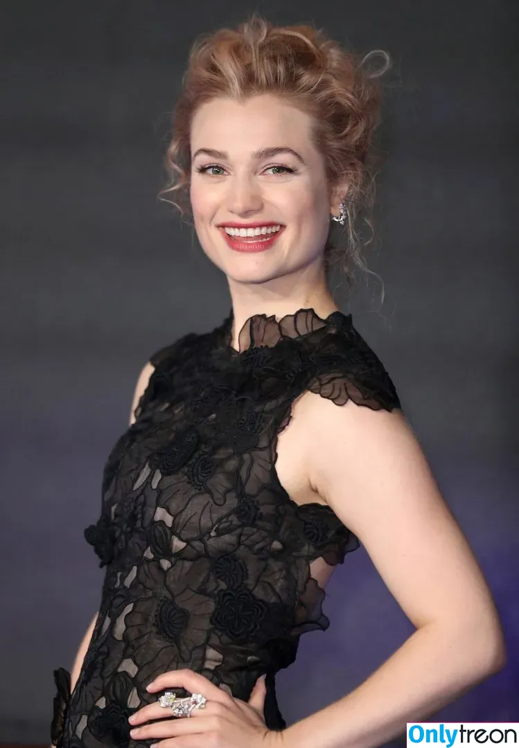 Alison Sudol голая photo #0008 (alisonsudol)