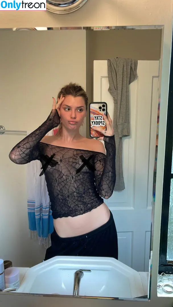 Alissa Violet nude photo #0063 (alissaviolet)
