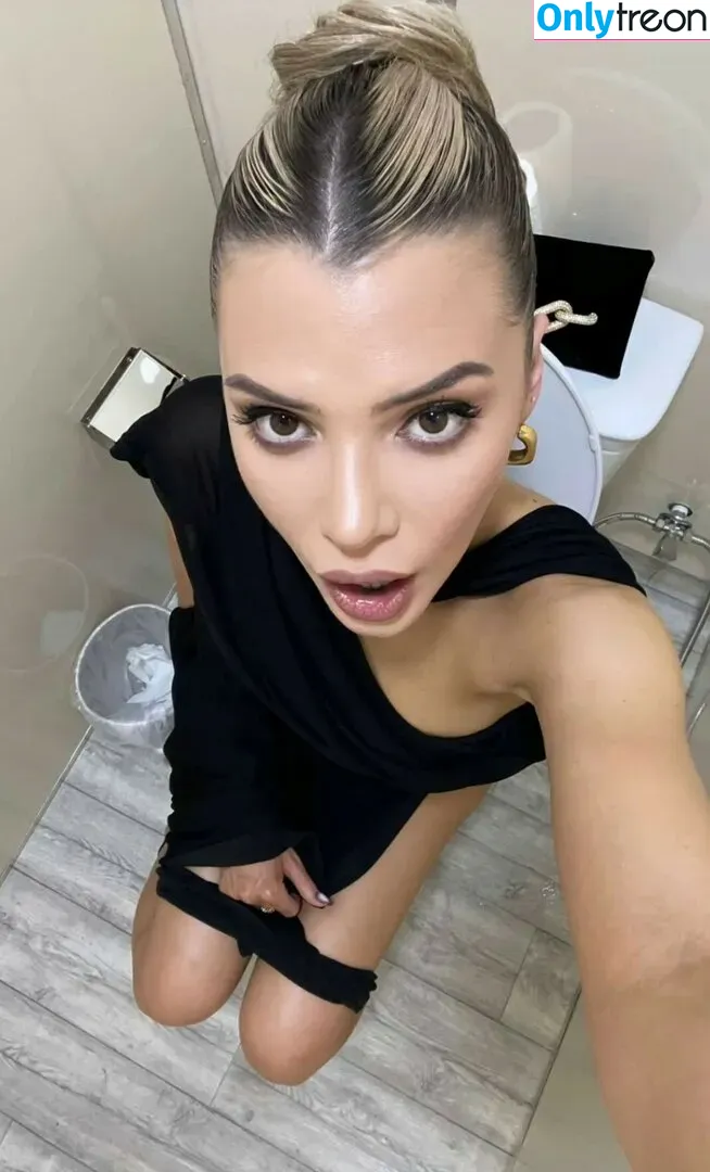 Alissa Violet nude photo #0168 (alissaviolet)