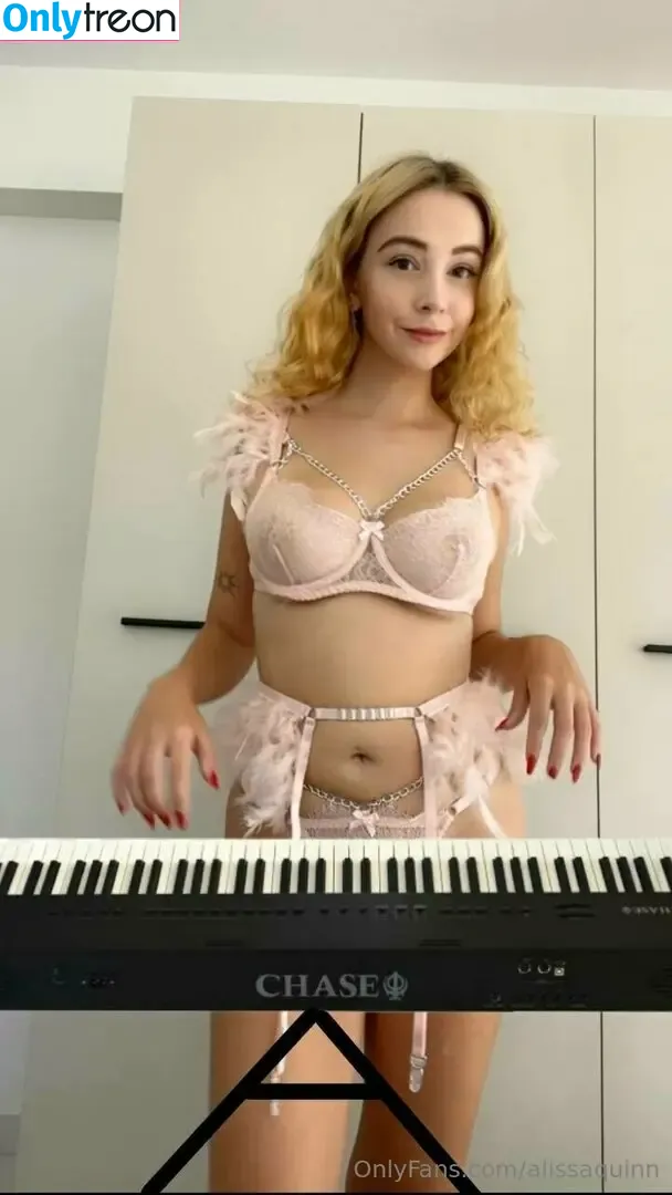 alissaquinn nude photo #1158 (Alissa / realalyssaquinn)