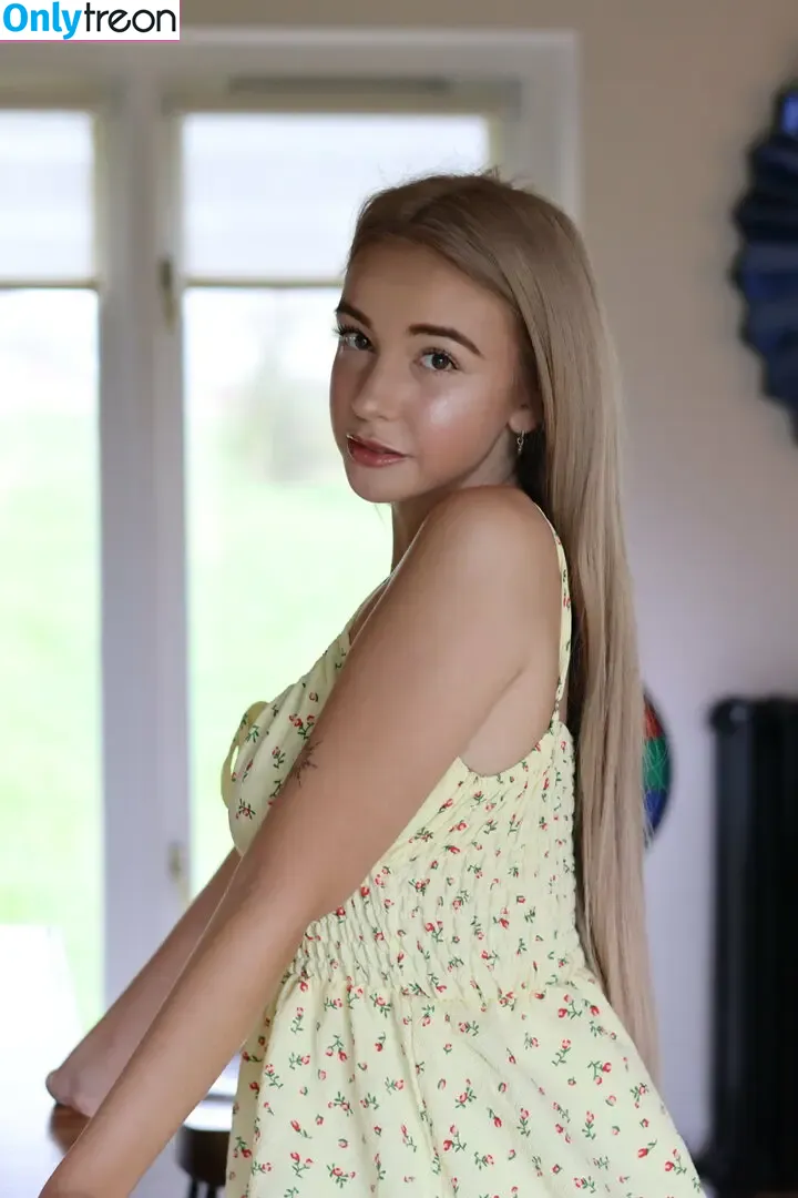 alissaquinn nude photo #1583 (Alissa / realalyssaquinn)