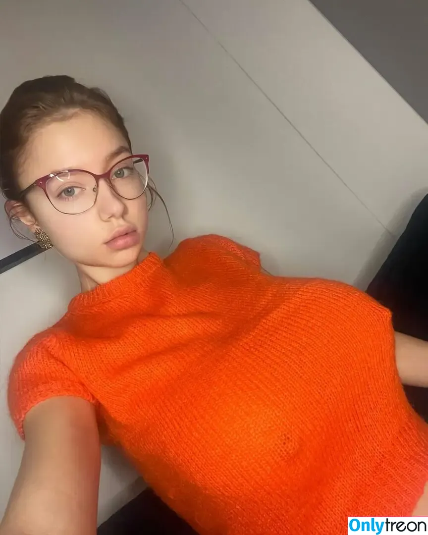 alissiababe nude photo #0006 (alissiababee)