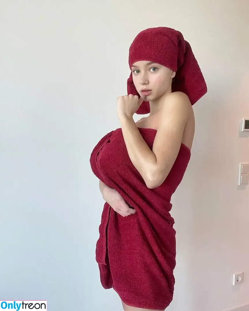 alissiababe nude photo #0010 (alissiababee)
