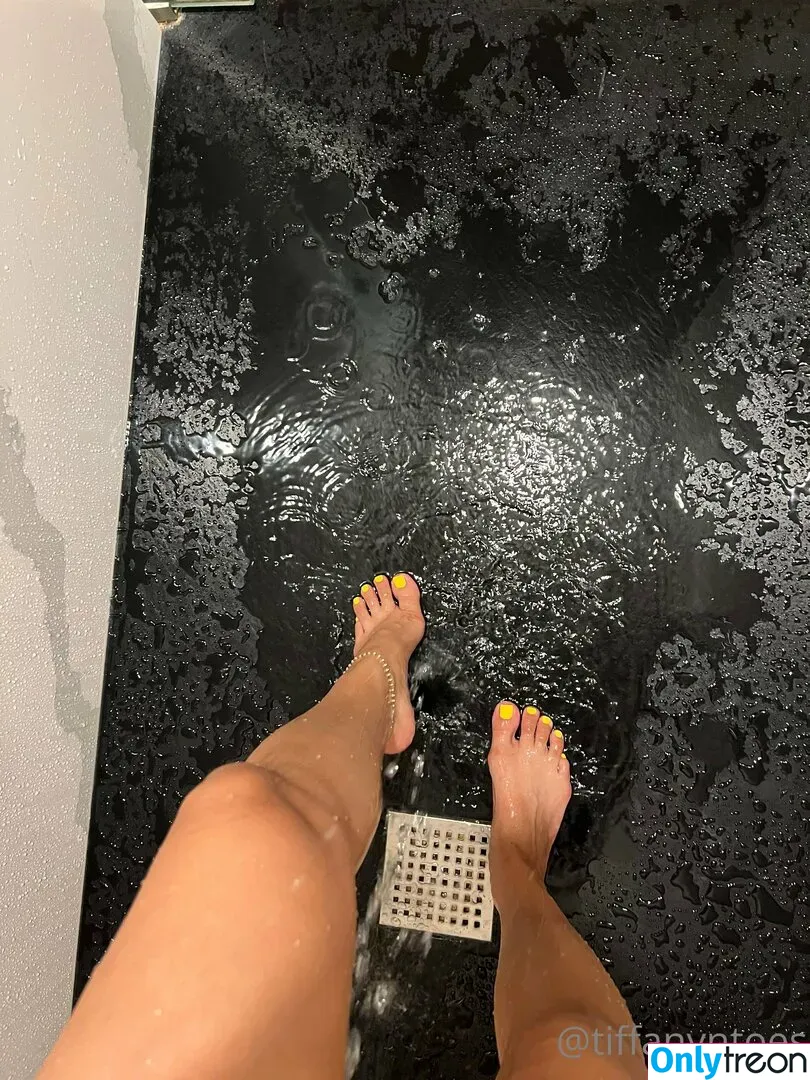 alittleoftiff nude photo #0005 (a.little.tiff)