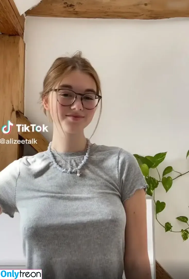 Alizee Talk голая photo #0016 (alizeetalk)