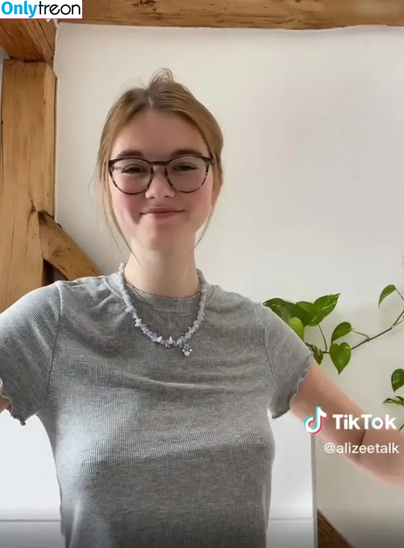 Alizee Talk голая photo #0017 (alizeetalk)