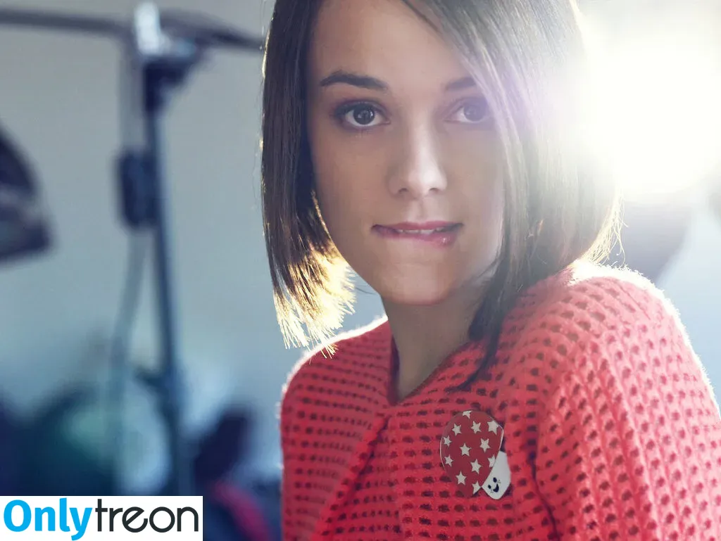 Alizee nude photo #0016 (alizeeofficiel / alizeesanzeth)