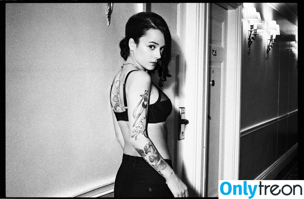 Alizee голая photo #0017 (alizeeofficiel / alizeesanzeth)